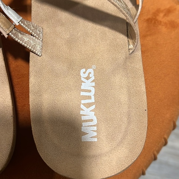 Mukluks Strapy Sandals - Picture 9 of 11
